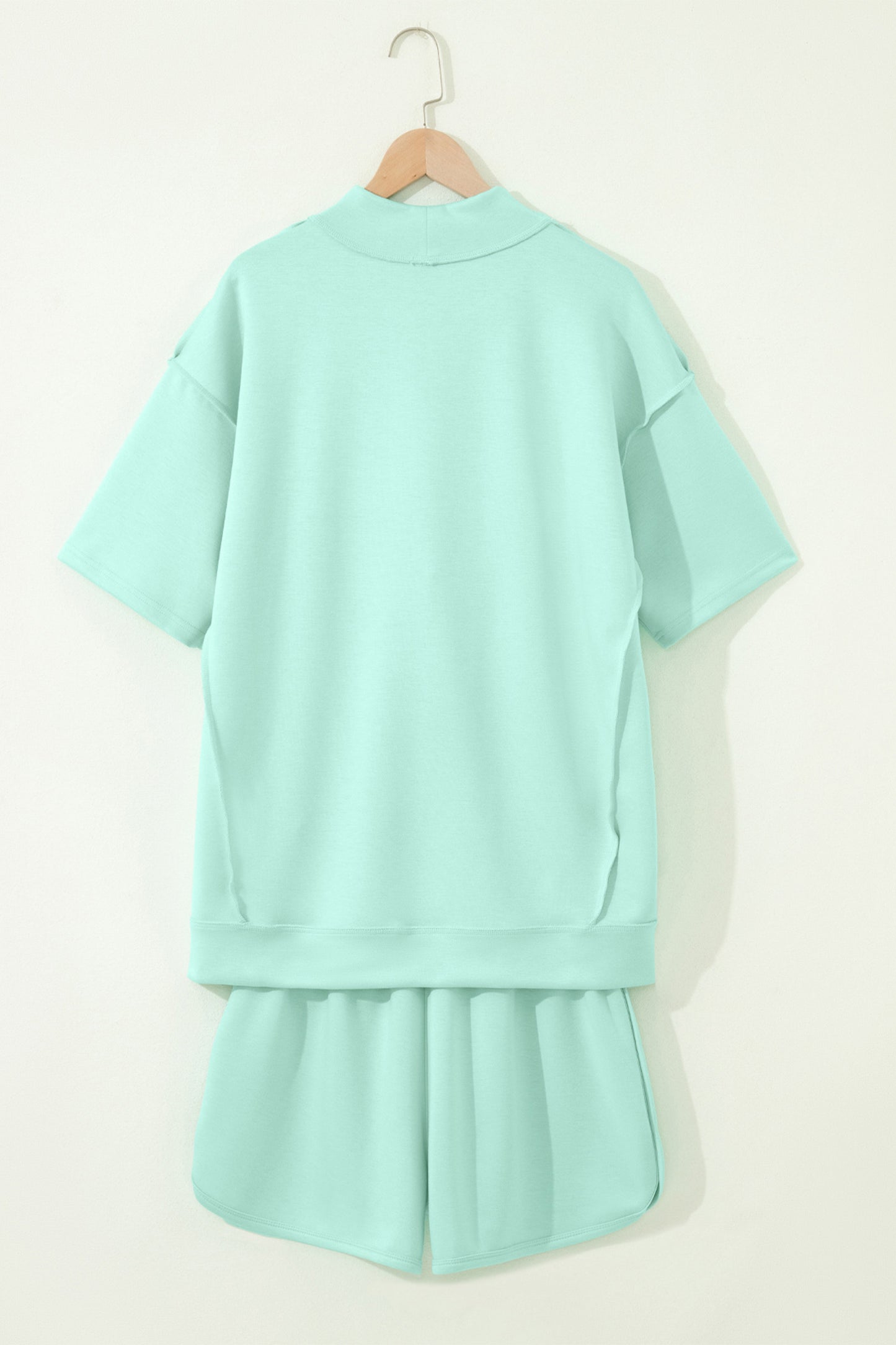 ミストブルー ソリッドカラー 露出シーム モックネック オーバーサイズ Tシャツ カジュアル ショーツ 2 個 衣装