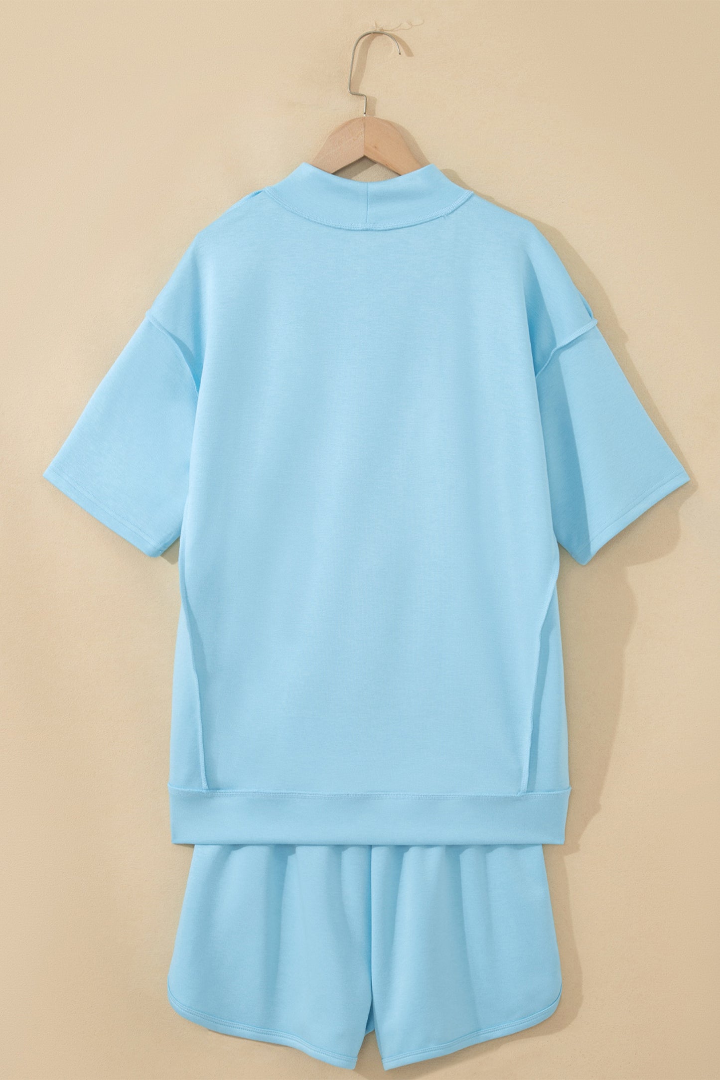 ミストブルー ソリッドカラー 露出シーム モックネック オーバーサイズ Tシャツ カジュアル ショーツ 2 個 衣装