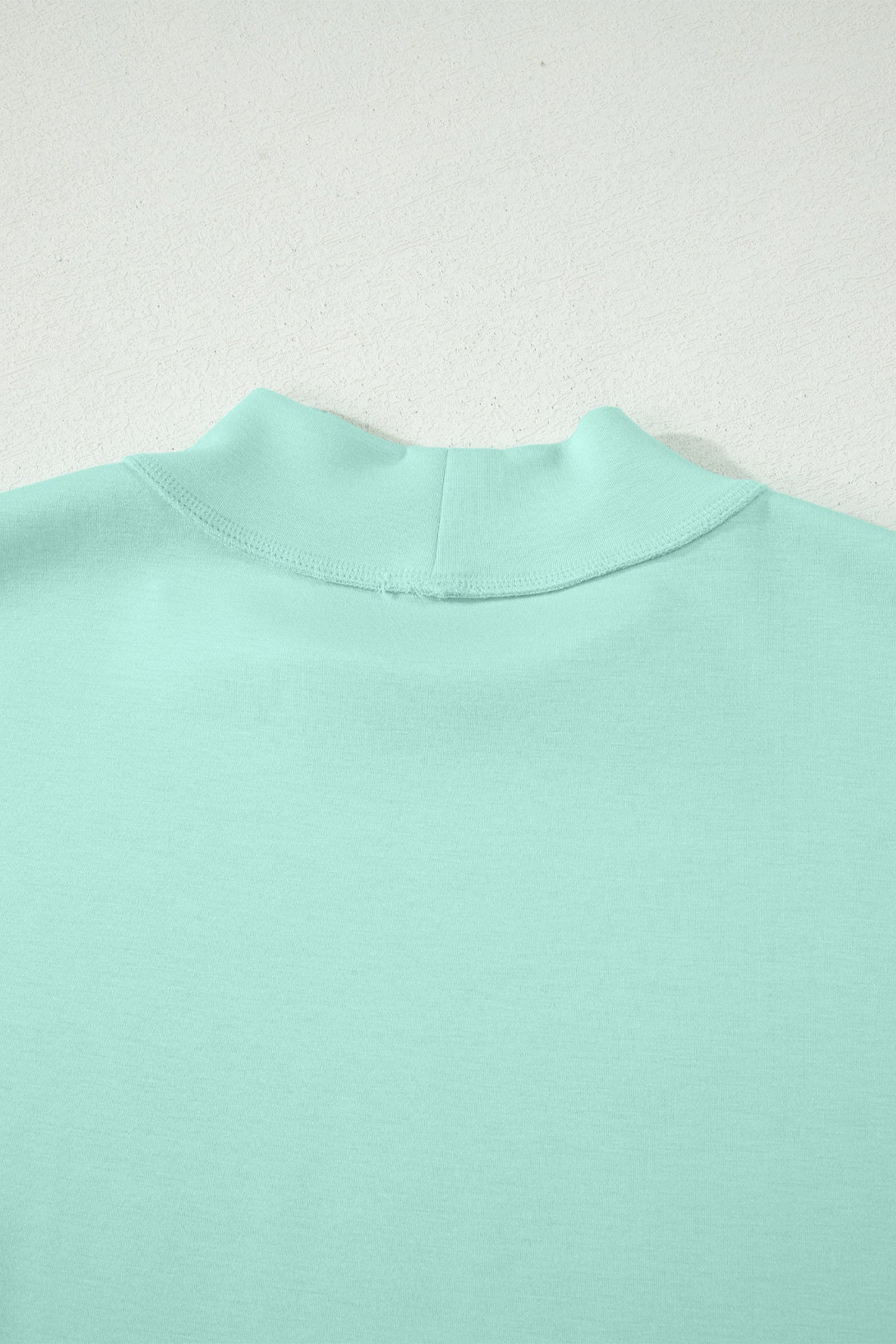 ミストブルー ソリッドカラー 露出シーム モックネック オーバーサイズ Tシャツ カジュアル ショーツ 2 個 衣装